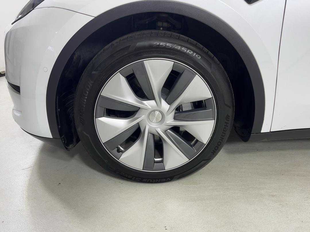 Photo '10' of Tesla Model Y