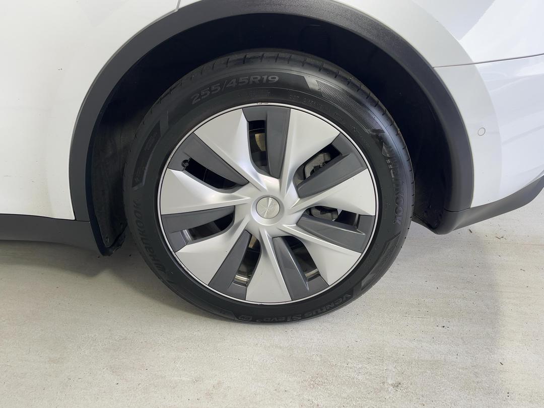 Photo '11' of Tesla Model Y