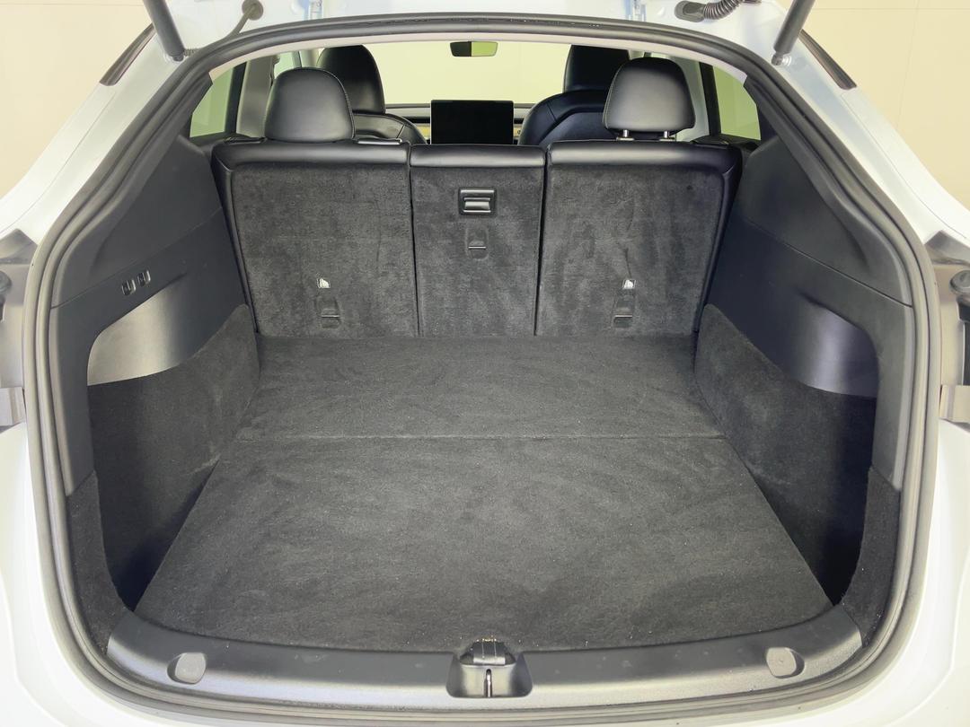 Photo '14' of Tesla Model Y