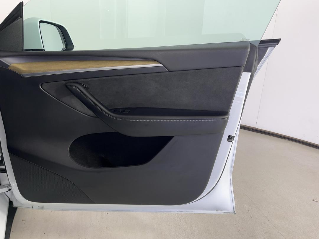 Photo '15' of Tesla Model Y