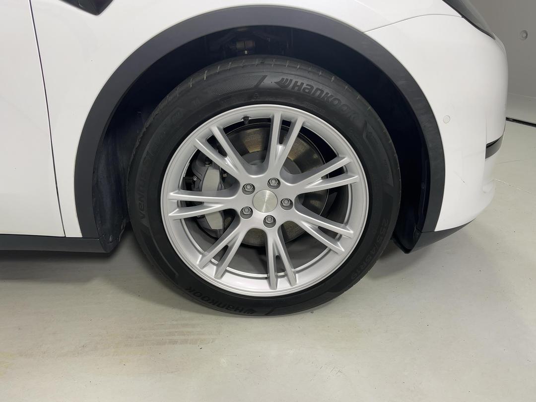 Photo '9' of Tesla Model Y
