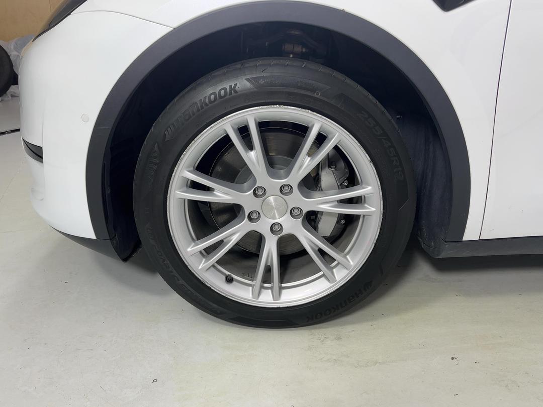 Photo '10' of Tesla Model Y