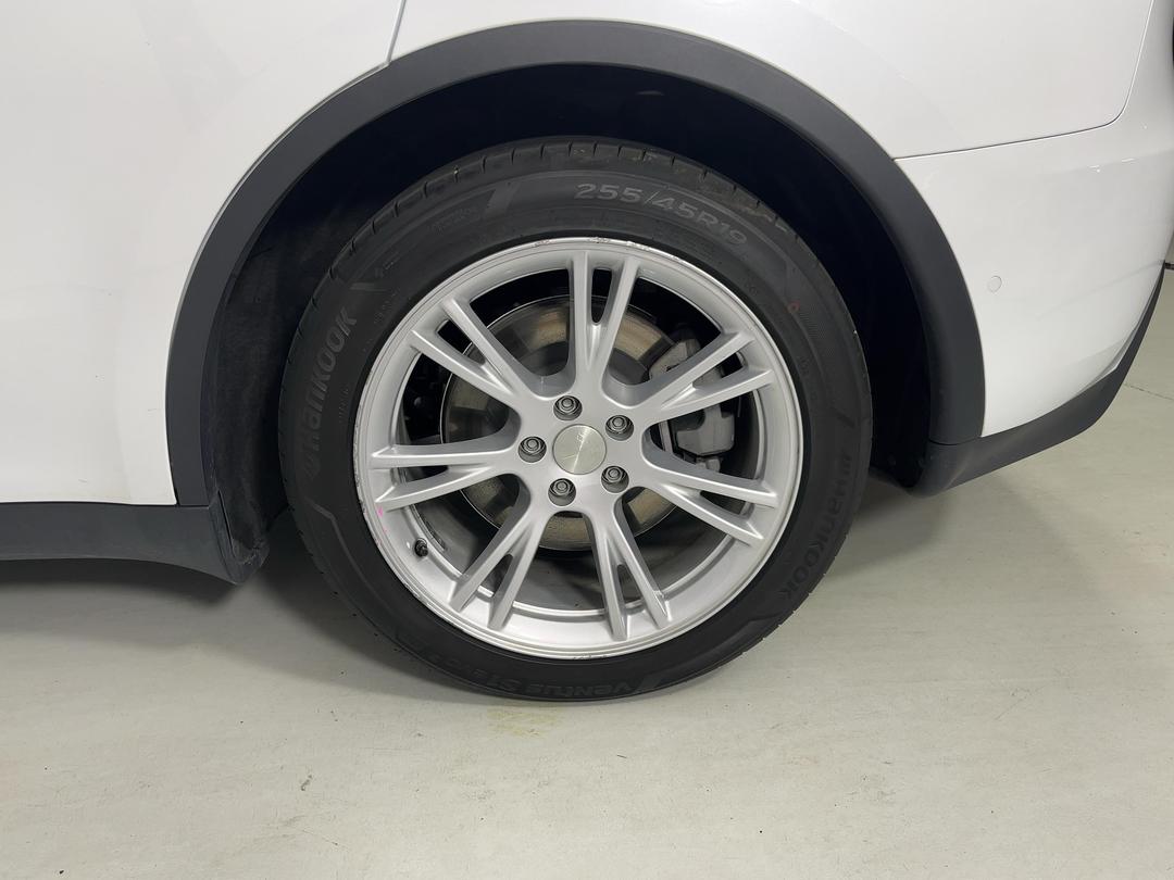 Photo '11' of Tesla Model Y