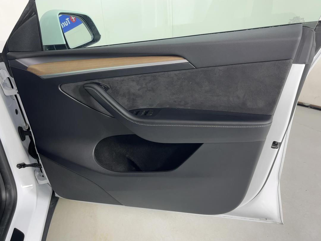 Photo '15' of Tesla Model Y