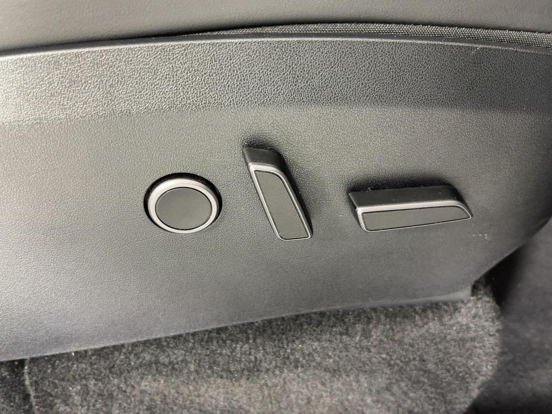 Photo '26' of Tesla Model Y
