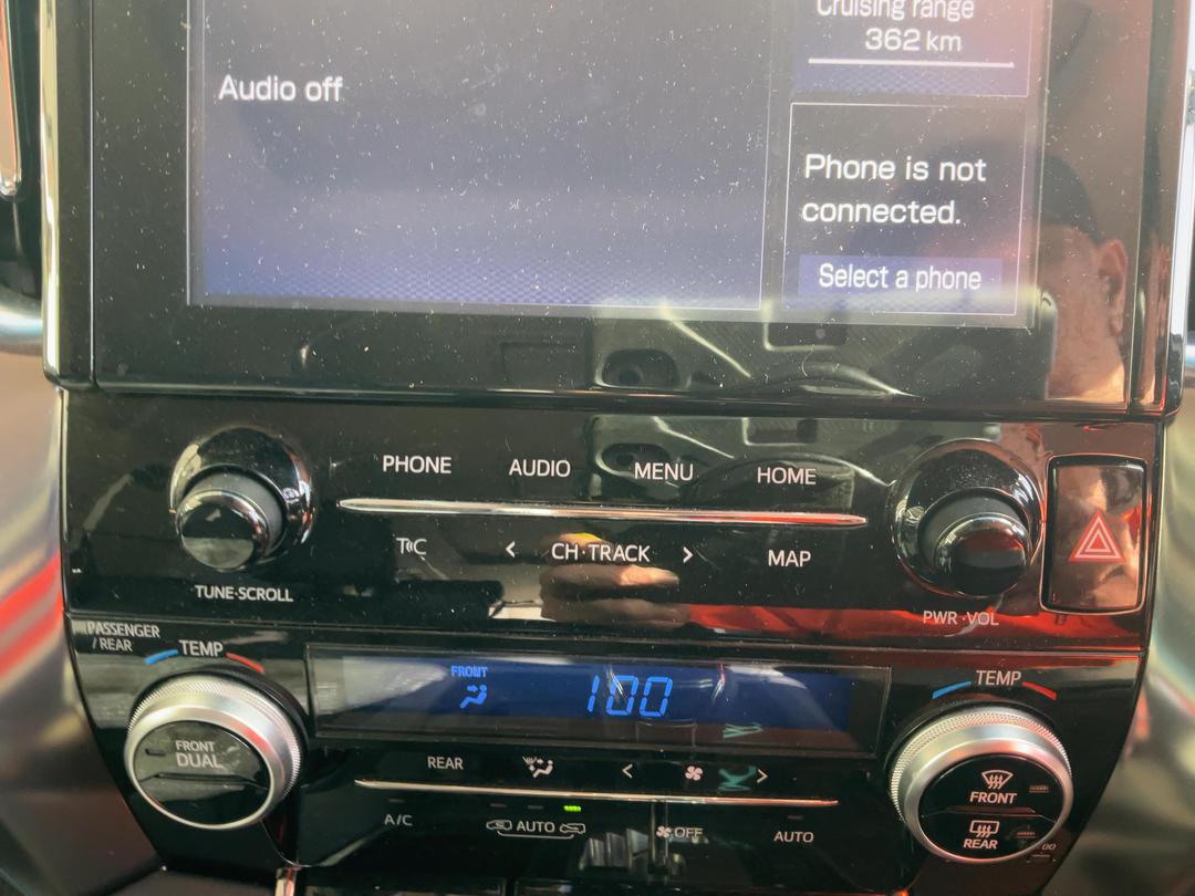 Photo '10' of Toyota Alphard