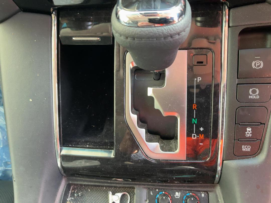 Photo '11' of Toyota Alphard