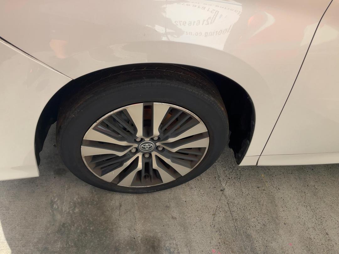 Photo '14' of Toyota Alphard