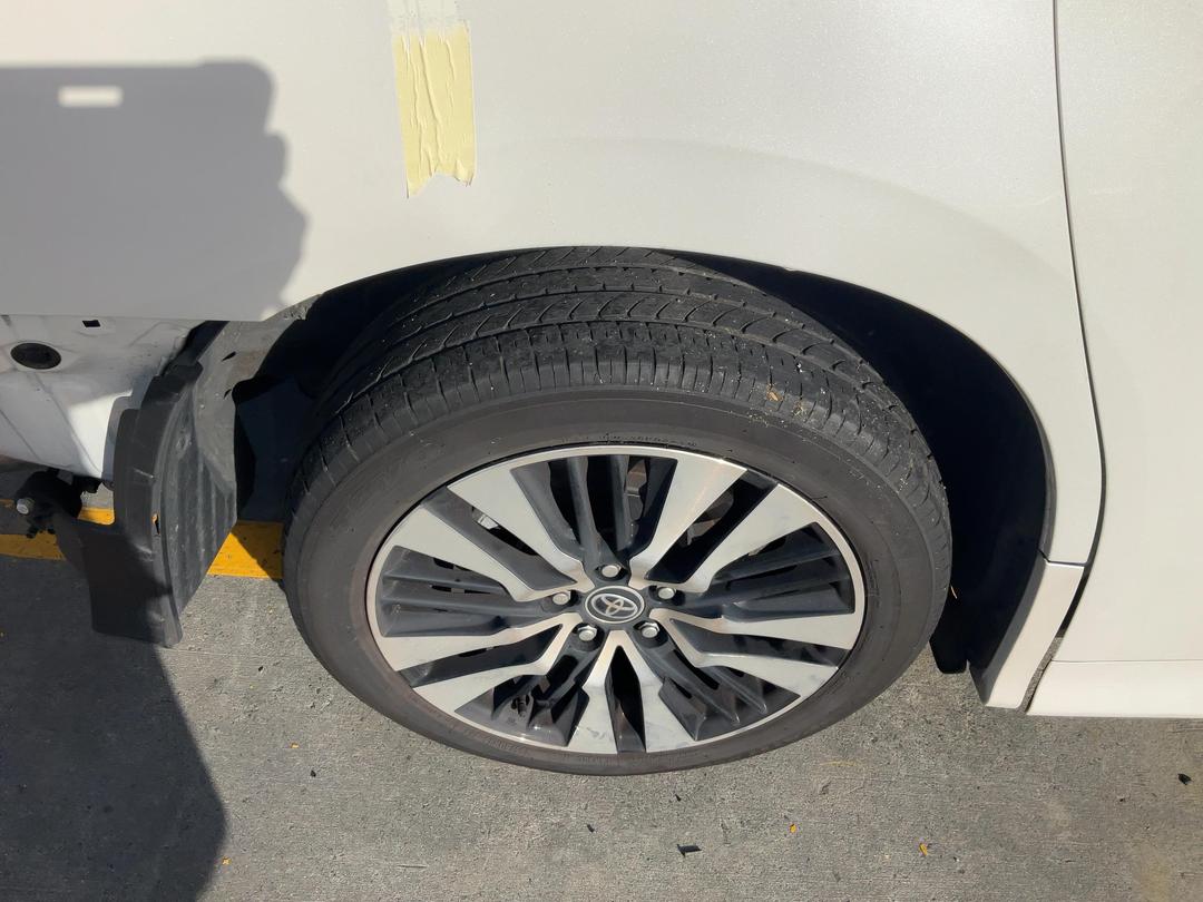 Photo '16' of Toyota Alphard