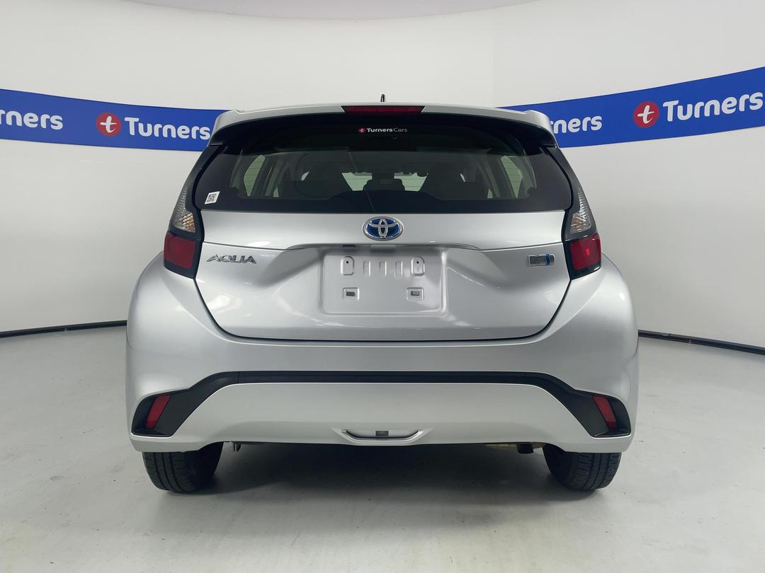 Photo '6' of Toyota Aqua