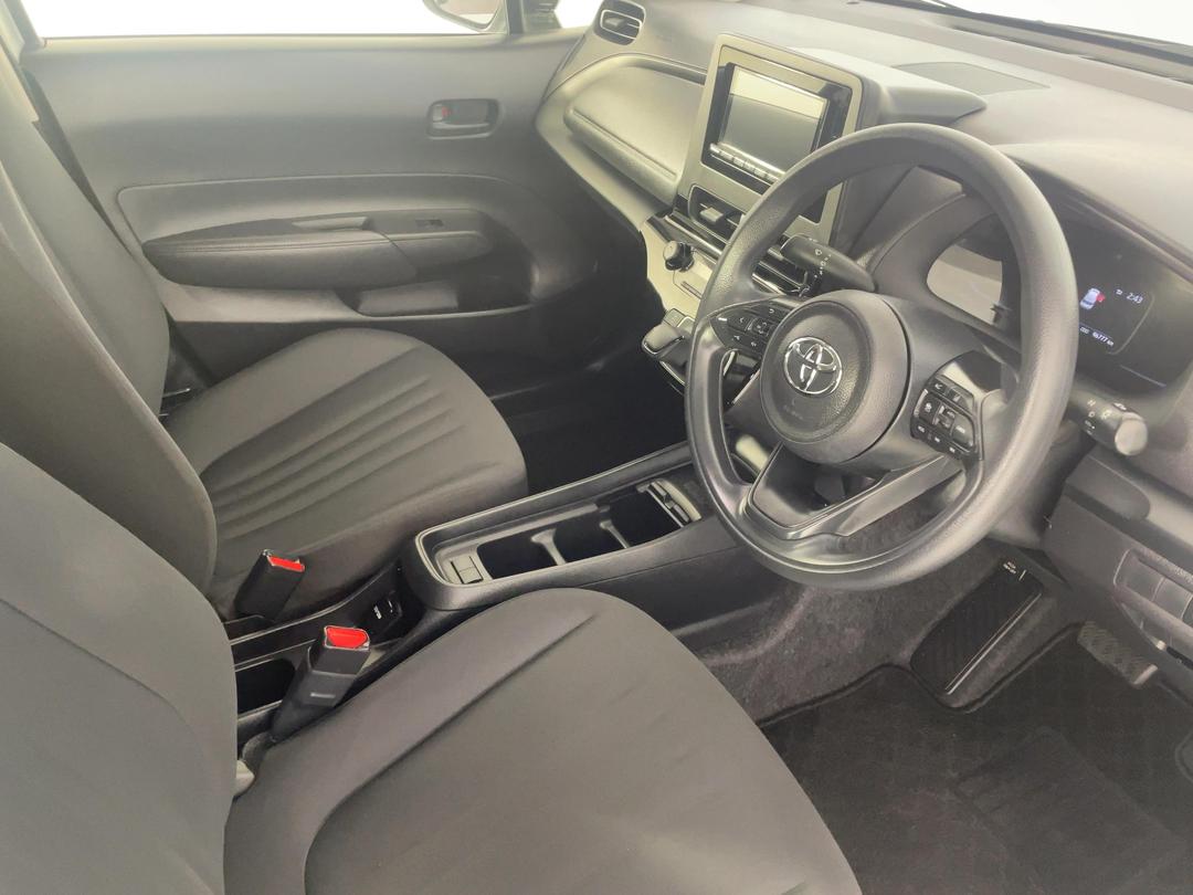 Photo '16' of Toyota Aqua