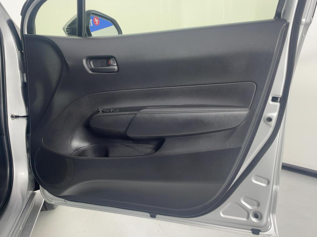 Photo '15' of Toyota Aqua