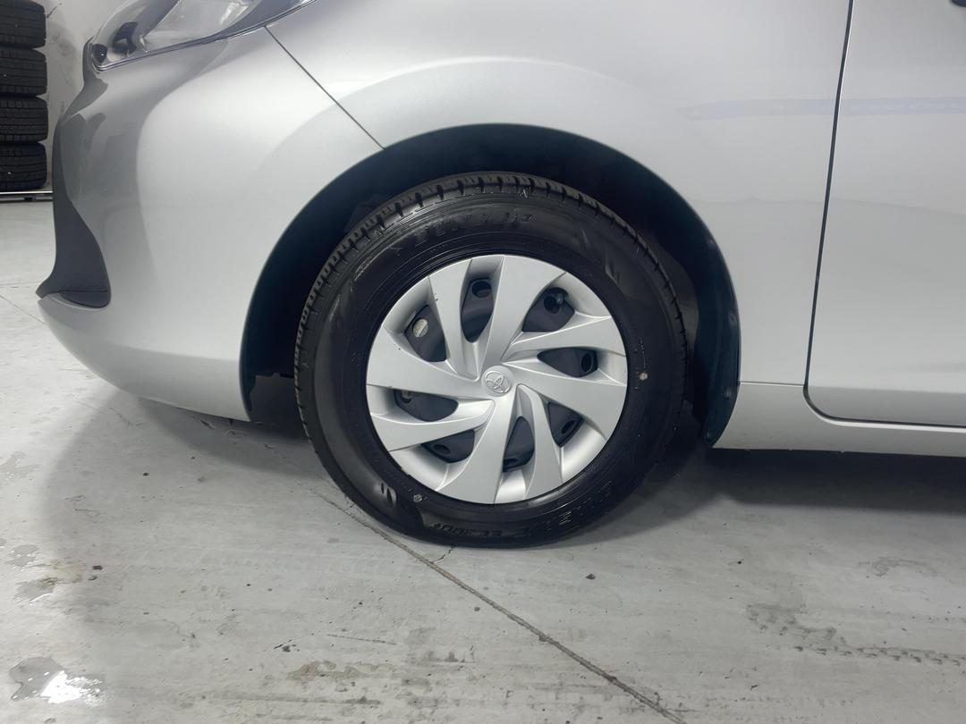 Photo '10' of Toyota Aqua