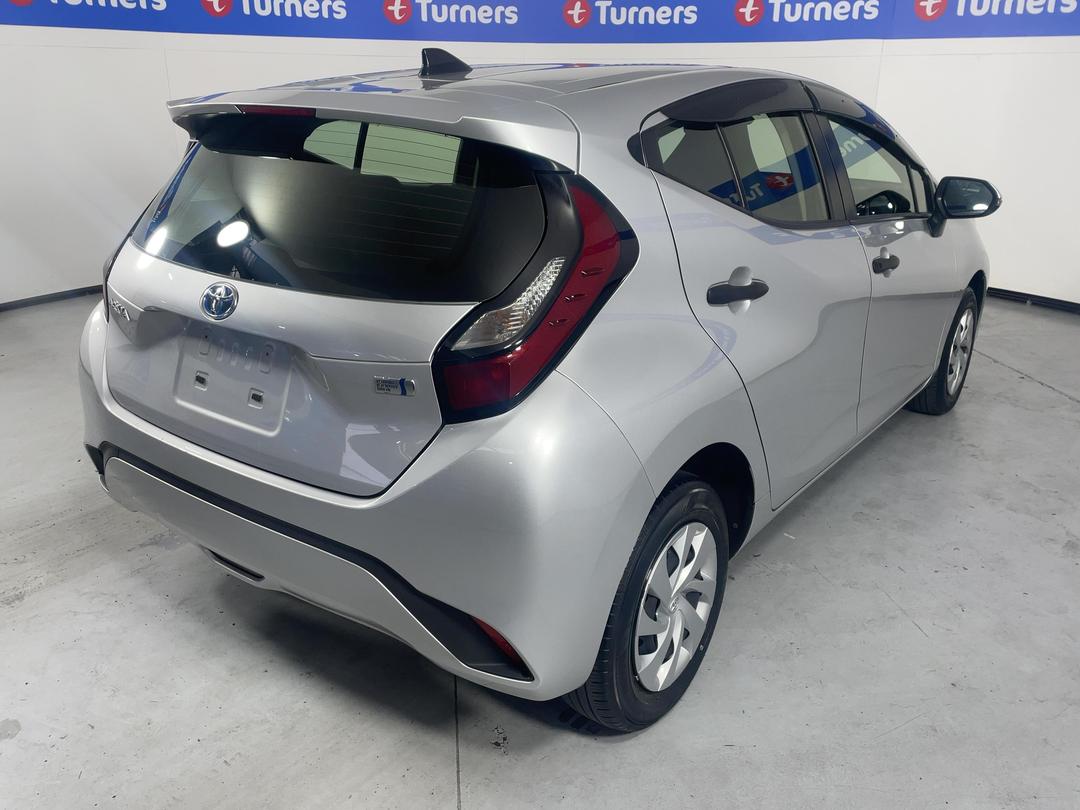 Photo '7' of Toyota Aqua