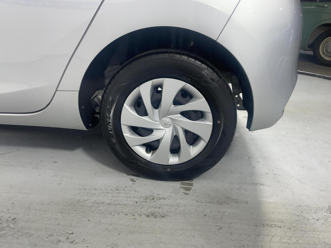 Photo '11' of Toyota Aqua