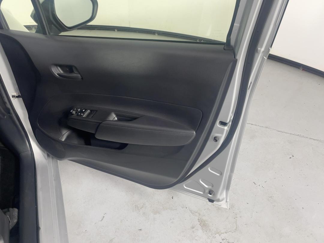Photo '15' of Toyota Aqua