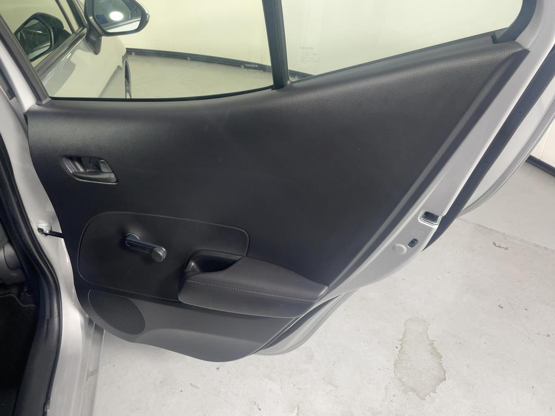 Photo '19' of Toyota Aqua