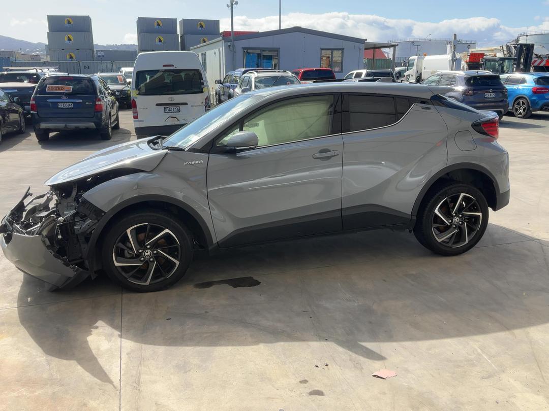 Photo '4' of Toyota C-HR Limited Photo '4' of Toyota C-HR Limited