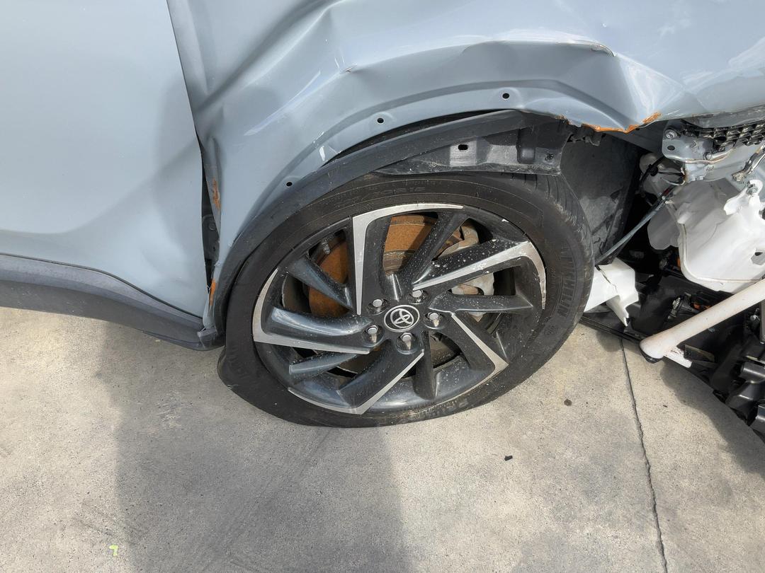 Photo '14' of Toyota C-HR Limited Photo '14' of Toyota C-HR Limited