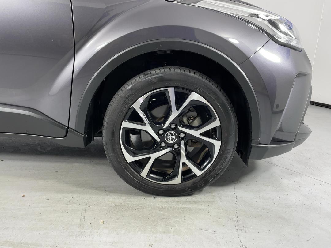 Photo '9' of Toyota C-HR
