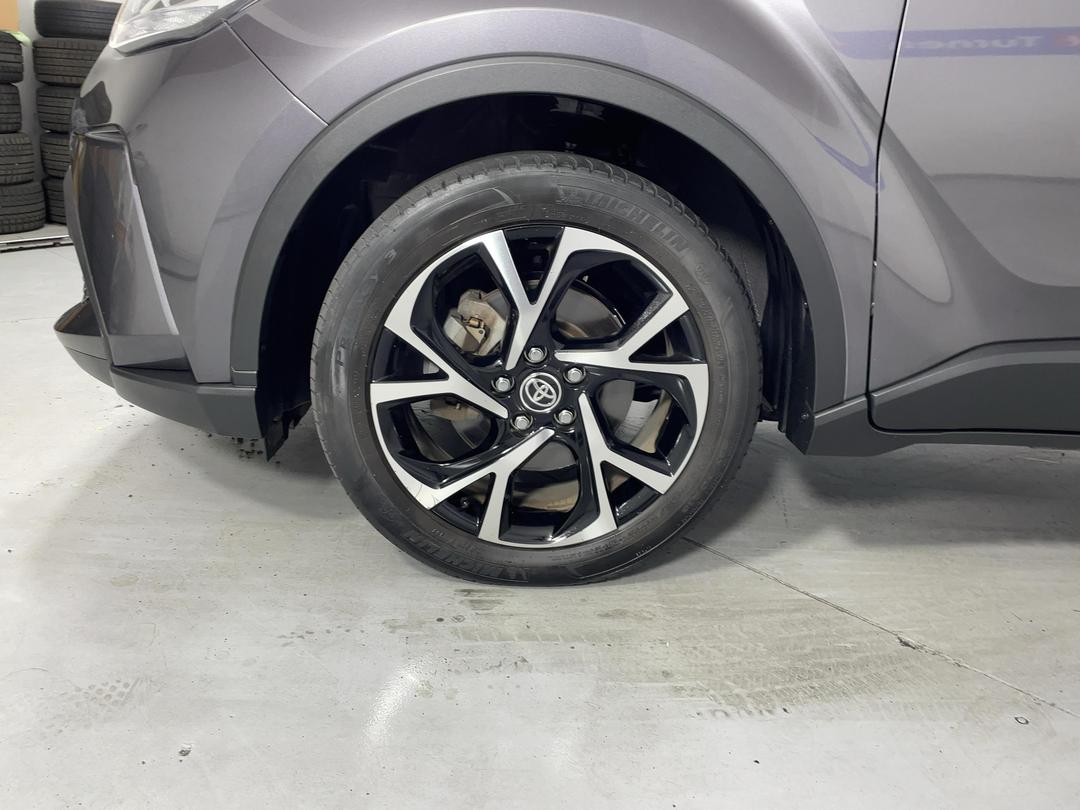 Photo '10' of Toyota C-HR