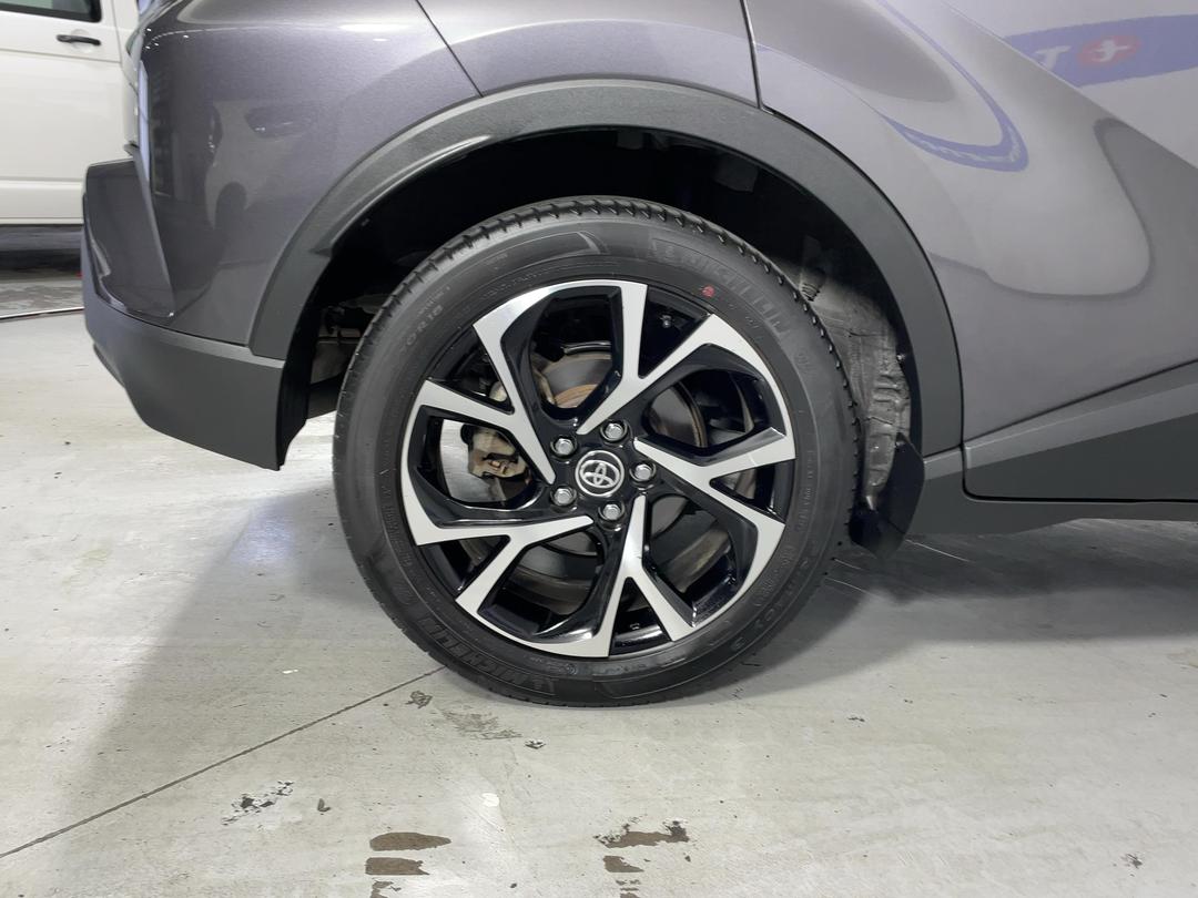 Photo '12' of Toyota C-HR