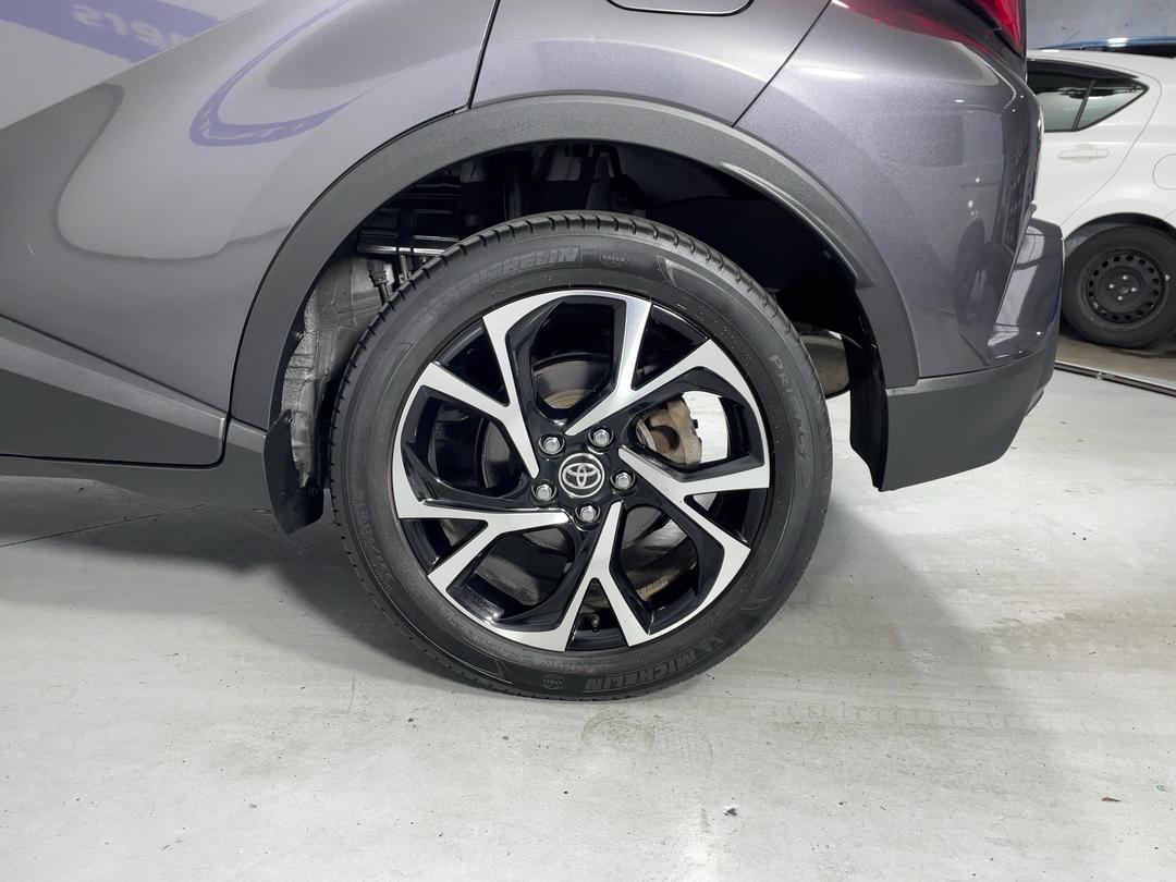 Photo '11' of Toyota C-HR