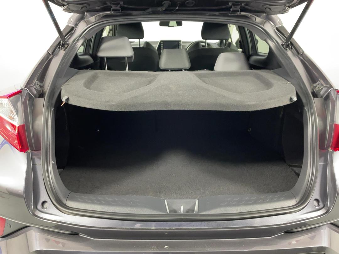 Photo '14' of Toyota C-HR