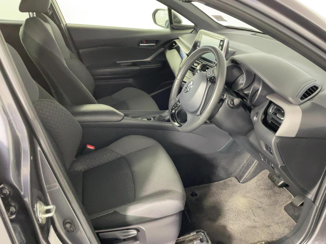 Photo '16' of Toyota C-HR