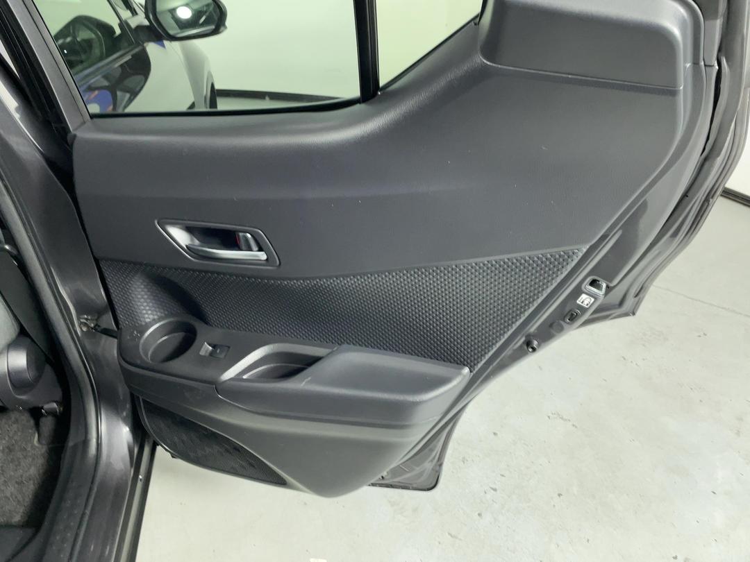 Photo '19' of Toyota C-HR