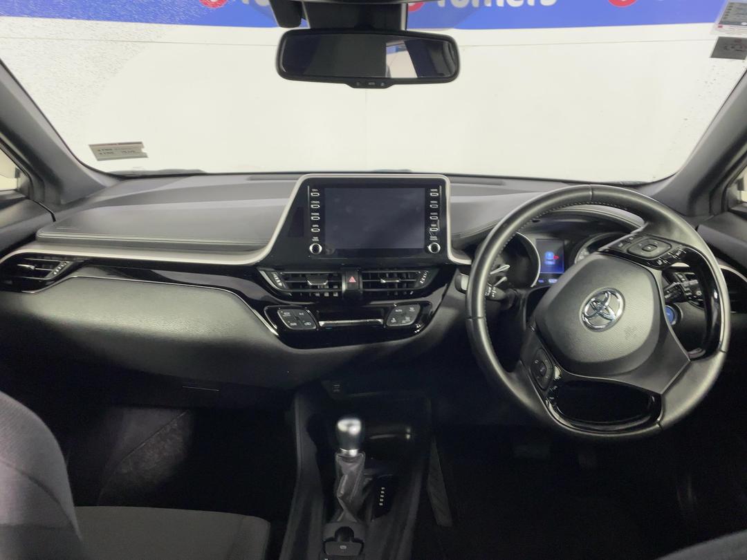 Photo '17' of Toyota C-HR