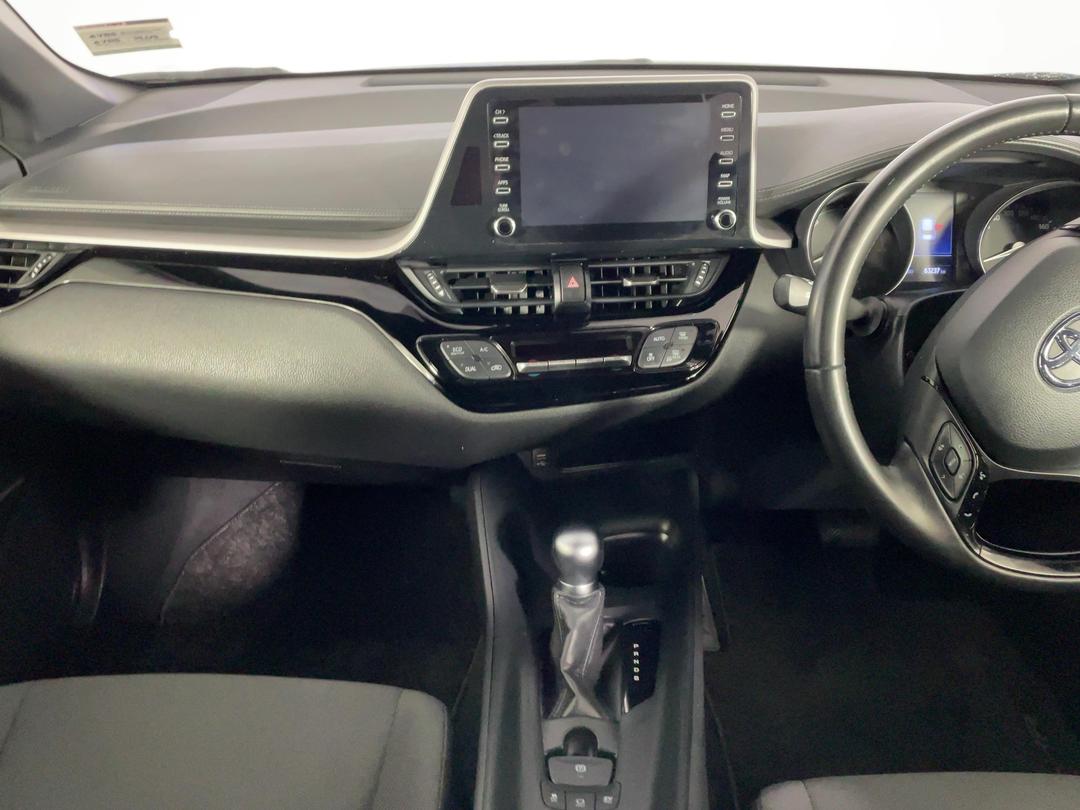 Photo '18' of Toyota C-HR