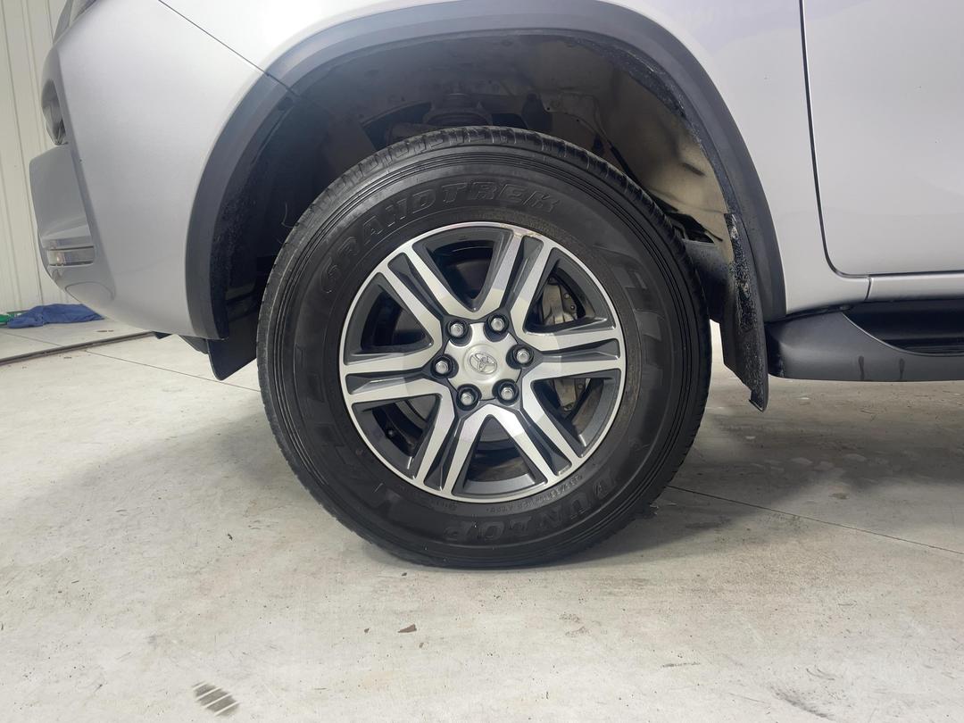 Photo '10' of Toyota Fortuner
