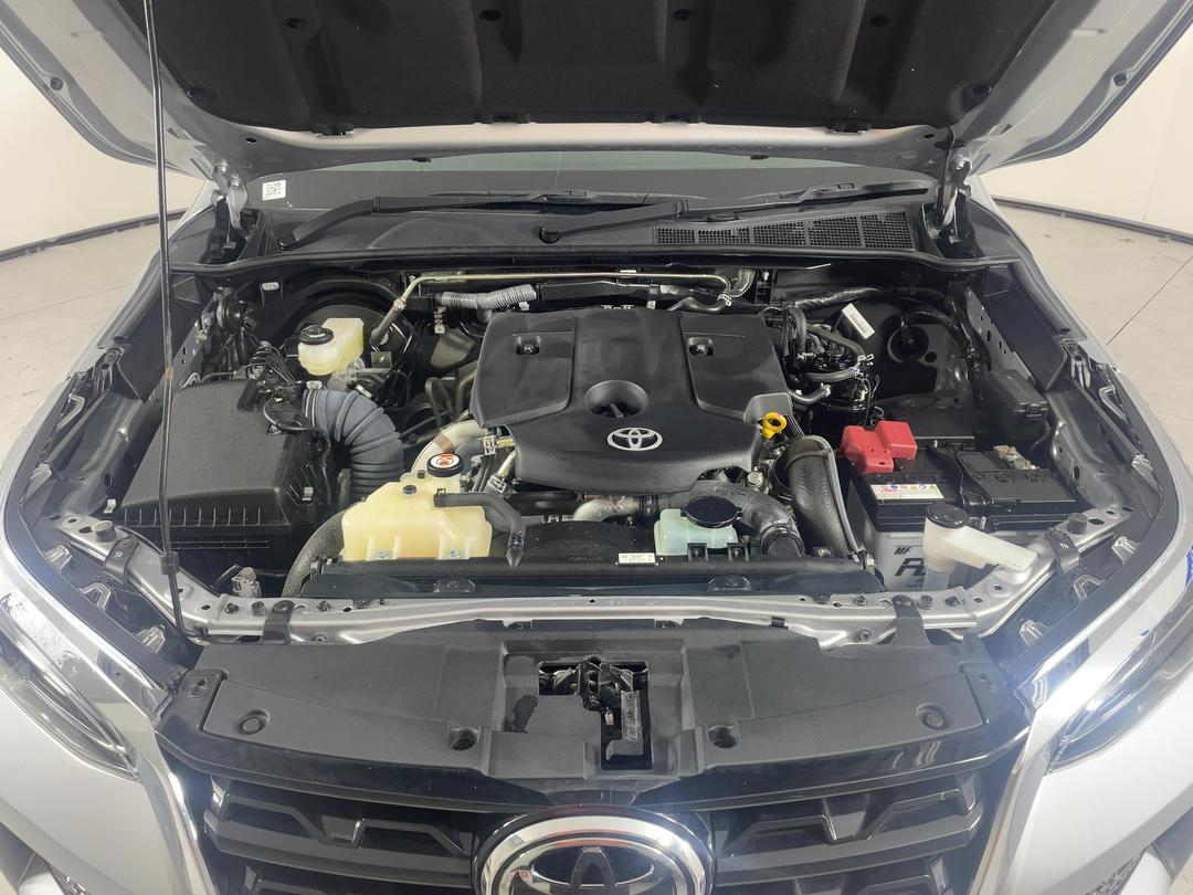 Photo '13' of Toyota Fortuner