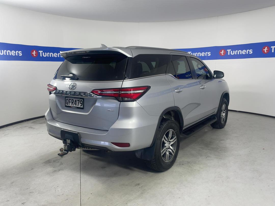 Photo '7' of Toyota Fortuner