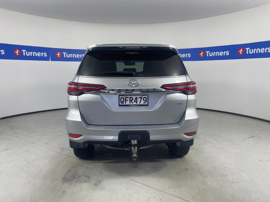 Photo '6' of Toyota Fortuner