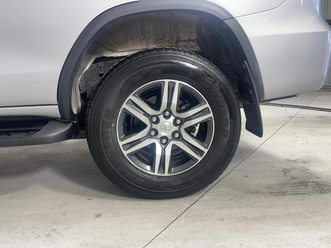 Photo '11' of Toyota Fortuner