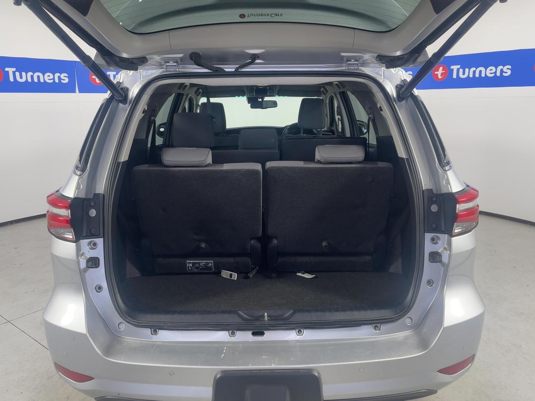 Photo '14' of Toyota Fortuner