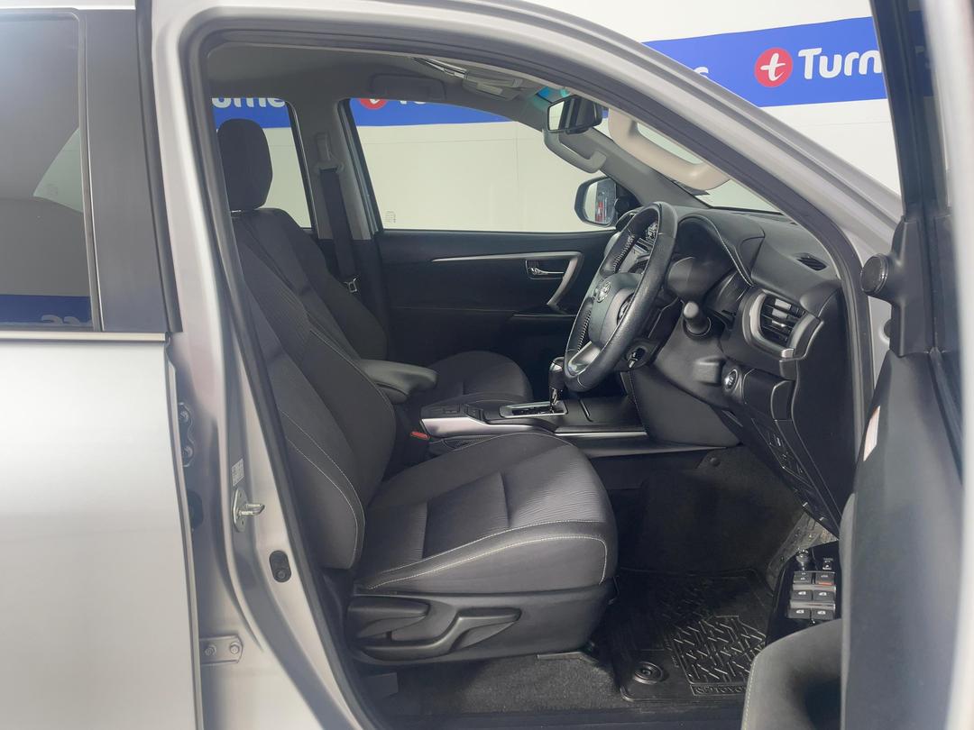 Photo '16' of Toyota Fortuner
