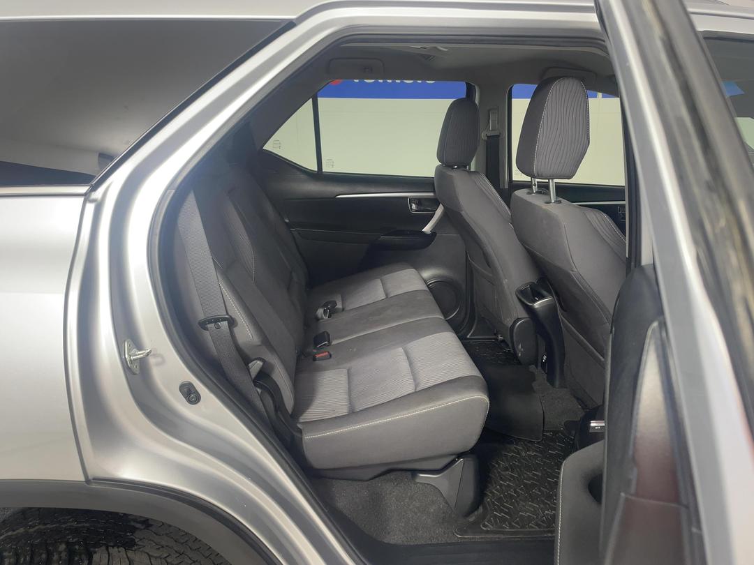 Photo '20' of Toyota Fortuner