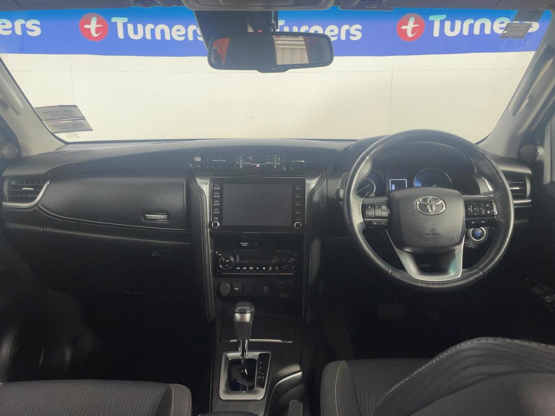 Photo '17' of Toyota Fortuner
