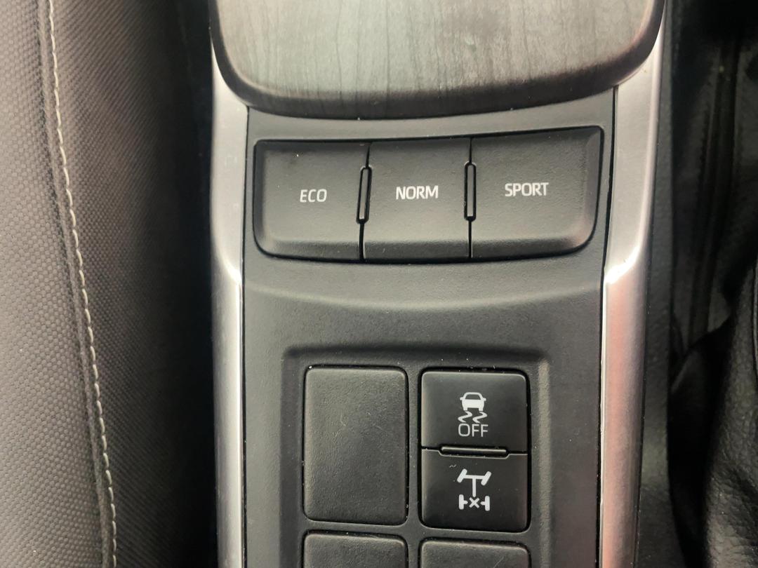 Photo '26' of Toyota Fortuner