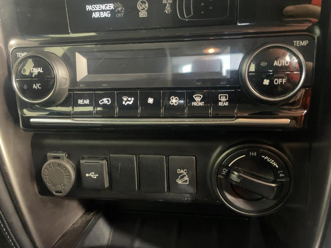 Photo '27' of Toyota Fortuner