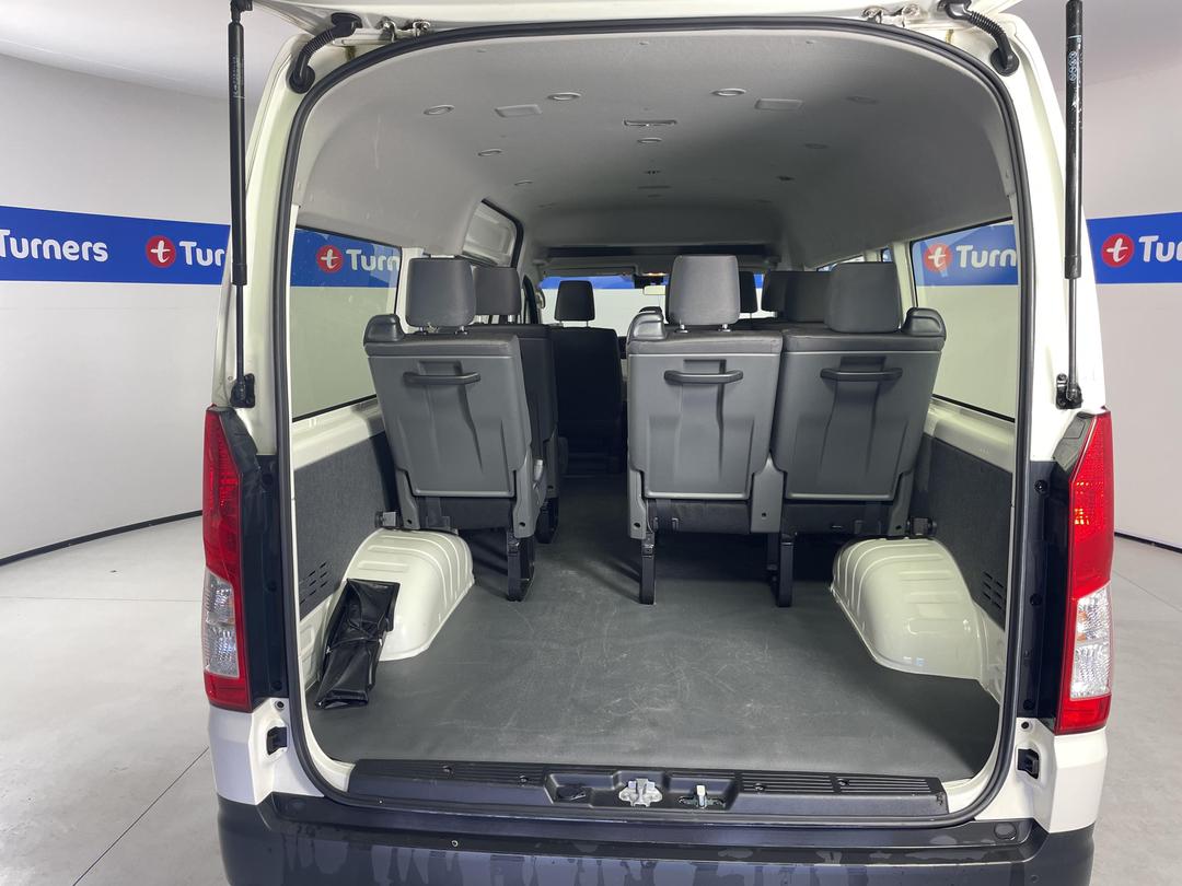 Photo '14' of Toyota Hiace