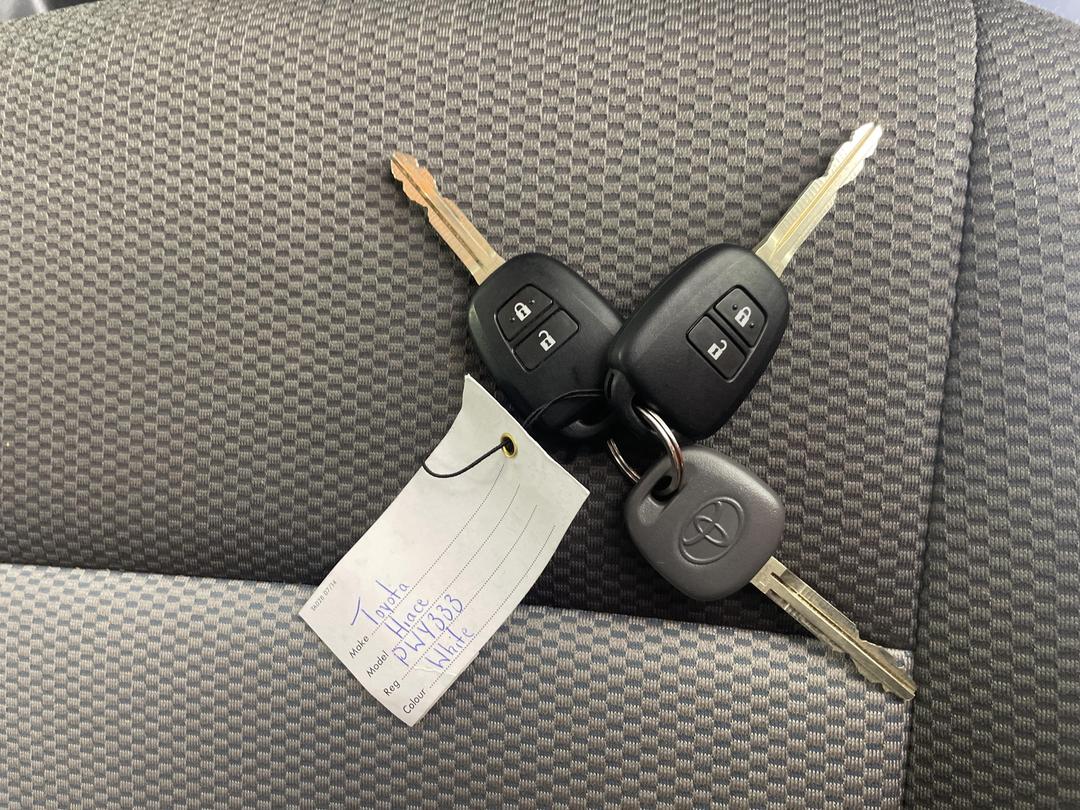 Photo '21' of Toyota Hiace