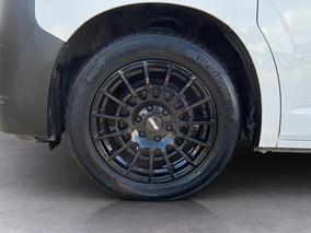 Photo '10' of Toyota Hiace