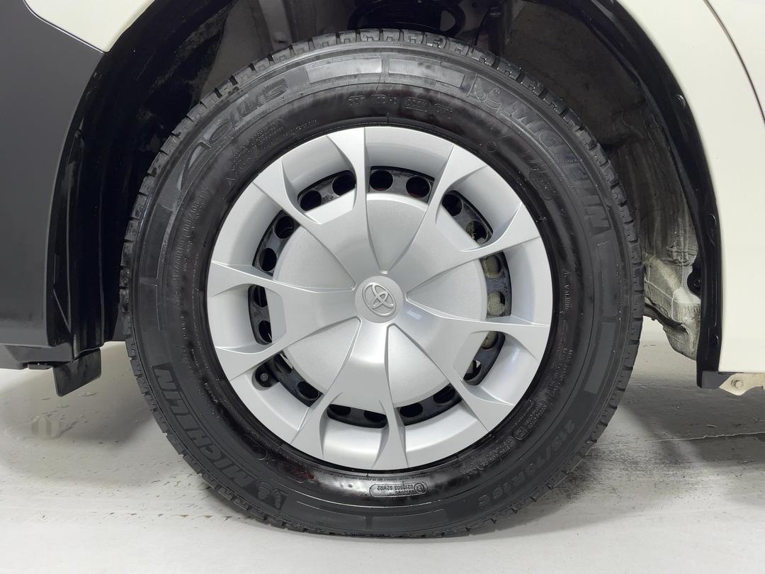 Photo '10' of Toyota Hiace
