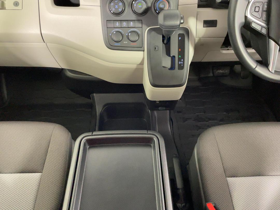 Photo '18' of Toyota Hiace