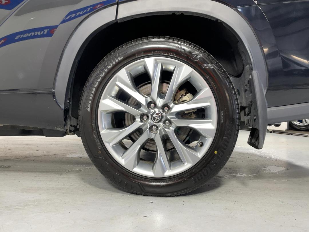 Photo '11' of Toyota Highlander