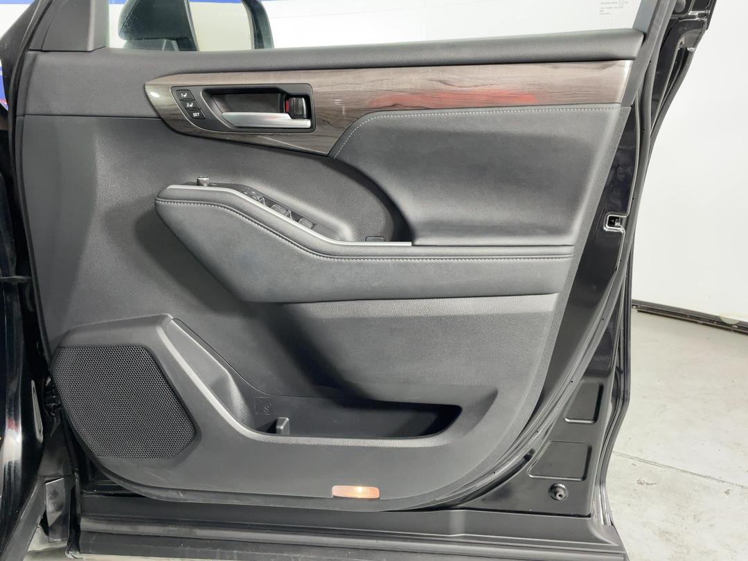 Photo '15' of Toyota Highlander